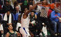DeAndre Jordan hace un mate anoche en el Clippers-Celtics