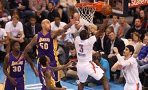 OKC Thunder gana por 40 puntos a unos Lakers sin Kobe Bryant