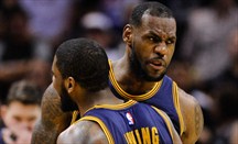 Cleveland estudia reducir los minutos en pista de LeBron James y Kyrie Irving