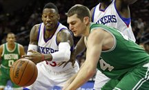 Tyler Zeller permanece sin equipo tras estar 3 años con Celtics