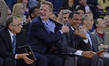 Steve Kerr sigue divirtiéndose en el banquillo de los Warriors