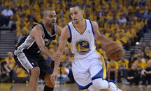 Los Warriors ganan 120-90 a los Spurs con 37 puntos de Stephen Curry