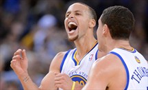 Los Warriors sobreviven con 31 puntos de Curry y 27 de Thompson