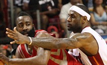 James Harden y LeBron James han sido considerados por la NBA como los mejores de abril