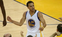 Los Warriors repiten Finales tras remontar con 36 puntos de Curry
