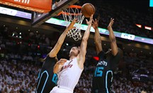 Miami Heat pasa a segunda ronda tras apabullar a Charlotte en el séptimo