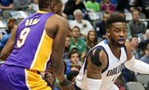 Dallas masacró en la jornada dominical a los Lakers