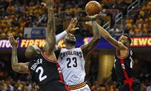 Cavaliers vuelve a dominar a Raptors con 39 puntos de un imparable LeBron