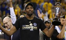 Kevin Durant se sacrifica por los Warriors: 53 millones por 2 años