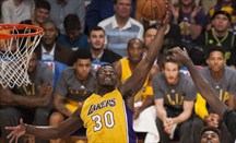 Victoria de Lakers sin Kobe con 74 puntos de Russell, Clarkson y Randle