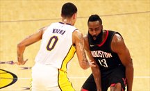 Harden bota ante Kuzma en el Rockets-Lakers