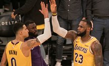 LeBron James logra su primer triple-doble con Lakers