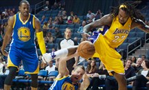Los Lakers ganan con claridad a los Warriors sin Kobe Bryant en pista