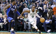 Celtics y Mavericks intensifican sus conversaciones en torno a Rajon Rondo