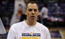 Indiana Pacers extiende el contrato de su entrenador Frank Vogel