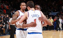 Los Knicks sorprenden a los Spurs con un Shved decisivo en la prórroga