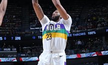 Versión limitada de Davis ante Lakers en la noche de los ex