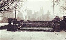 La nieve caída sobre la ciudad de Atlanta (en la foto) ha obligado a suspender el Hawks-Pistons