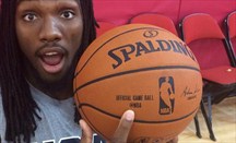 El balón oficial de la NBA con su pequeña novedad