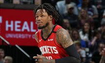 Un nuevo positivo pone en jaque a los Rockets en su debut