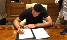 El nº 1 del draft firma de forma oficial su contrato con los Sixers