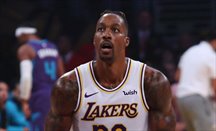 Howard seguirá en Lakers tras ofrecer un gran rendimiento