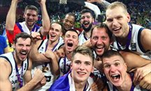 El equipo esloveno celebrando el título