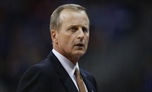 Texas extiende el contrato de su entrenador Rick Barnes hasta 2019