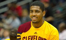 Kyrie Irving acalla los rumores y asegura que se encuentra bien en Cleveland
