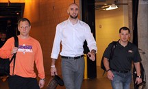 Gortat y Okafor encabezan un traspaso de 5 jugadores entre Suns y Wizards