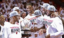 La plantilla de Miami Heat celebrando el título de conferencia