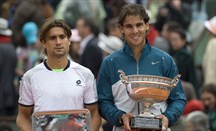 Rafa Nadal (derecha) se impuso en Roland Garros a su compatriota David Ferrer