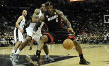 Miami arrebata a Spurs el factor cancha ganando con 35 puntos de LeBron James