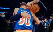 Curry se abraza a su padre tras hacer historia