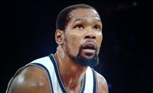 Brooklyn gana el duelo neoyorquino a Knicks con triple-doble de Durant