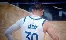 Prodigiosa actuación de Curry con 50 puntos en el séptimo juego
