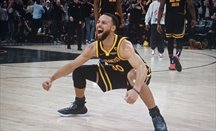 La magia de Stephen Curry derrota a los Suns en el último segundo