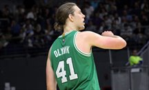 Olynyk resultó decisivo en la clasificación de los Celtics