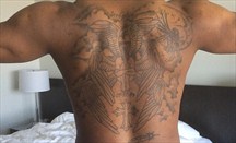 Éste es el gran tatuaje que luce en su espalda el francés Kevin Seraphin
