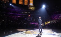 El 8 y el 24 de Kobe Bryant hacen historia en el Staples Center