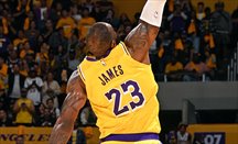 Lakers doblega a Clippers en la prórroga con partidazo de LeBron James