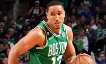 Celtics arrolla a Sixers para empatar la serie