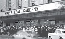El primer partido de la NBA se jugó en el Maple Leaf Gardens