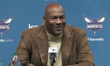 Michael Jordan negocia la venta de su participacion mayoritaria en Hornets