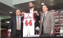 Chicago Bulls se comprometió a no traspasar a Nikola Mirotic