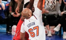 Gibson vistiendo la elástica de Knicks