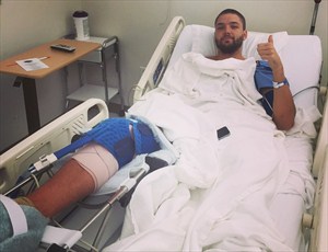 Chandler Parsons posa tras salir del quirófano una vez intervenido de la rodilla derecha