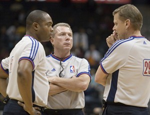 La NBA dará más posibilidades a sus árbitros de revisar jugadas en vídeo