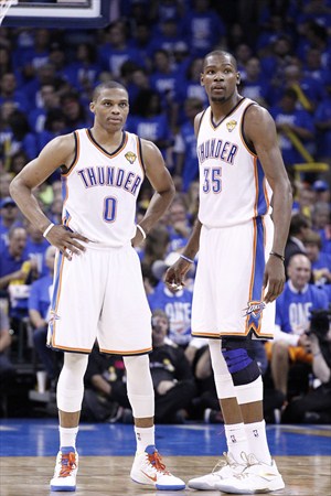 Westbrook y Durant sigue sin poder jugar con Thunder