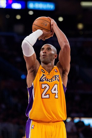 Kobe Bryant anotó anoche 27 puntos en la derrota de los Lakers